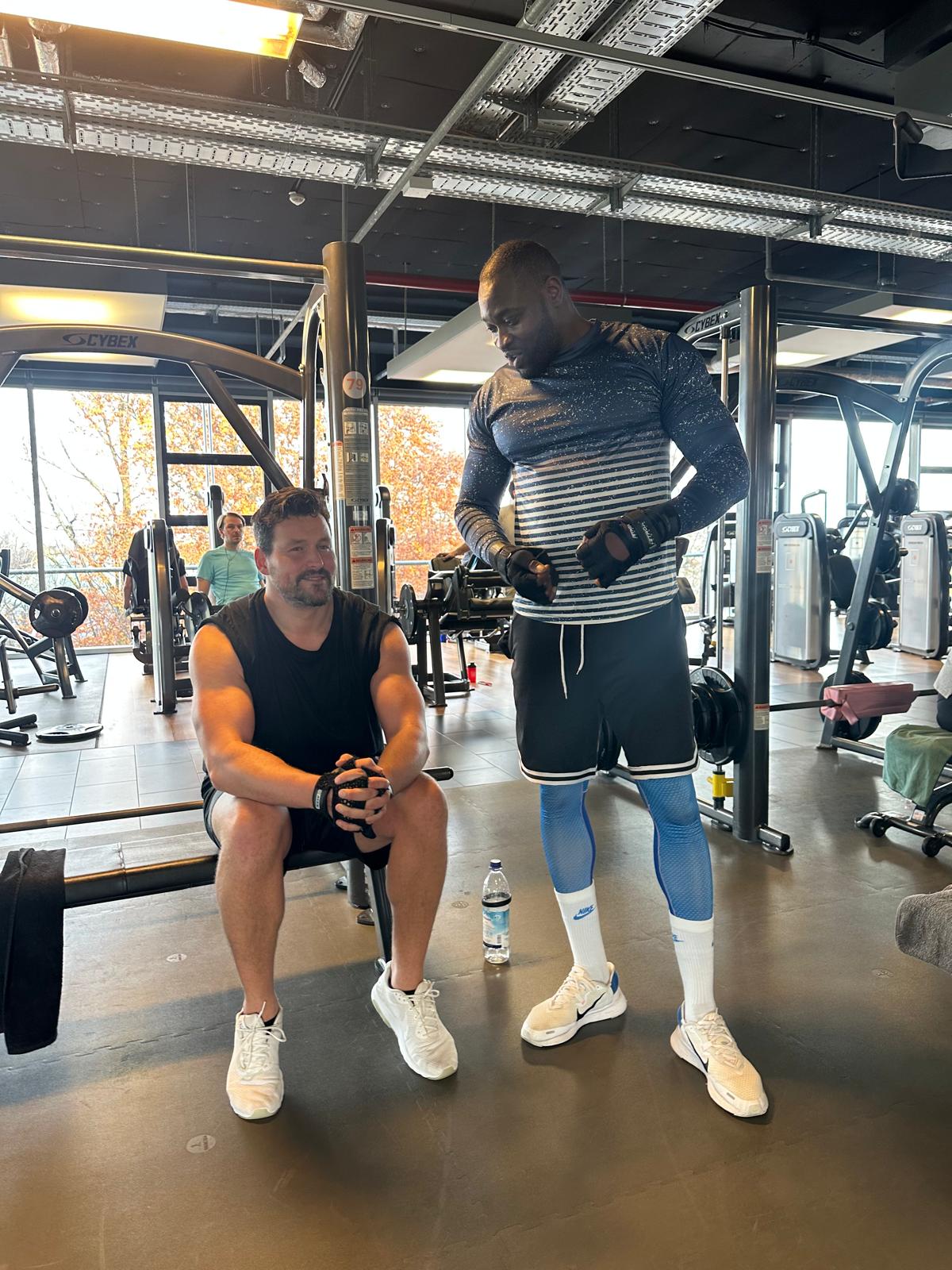 Momar beim Training mit Kunde Chris